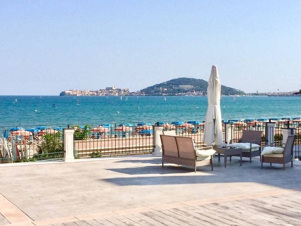 Klaton Beach Hotel 1
