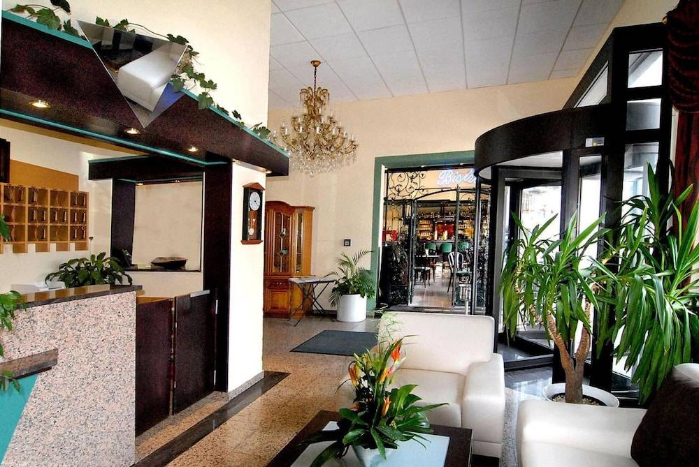 Hotel Zur Rebe 2