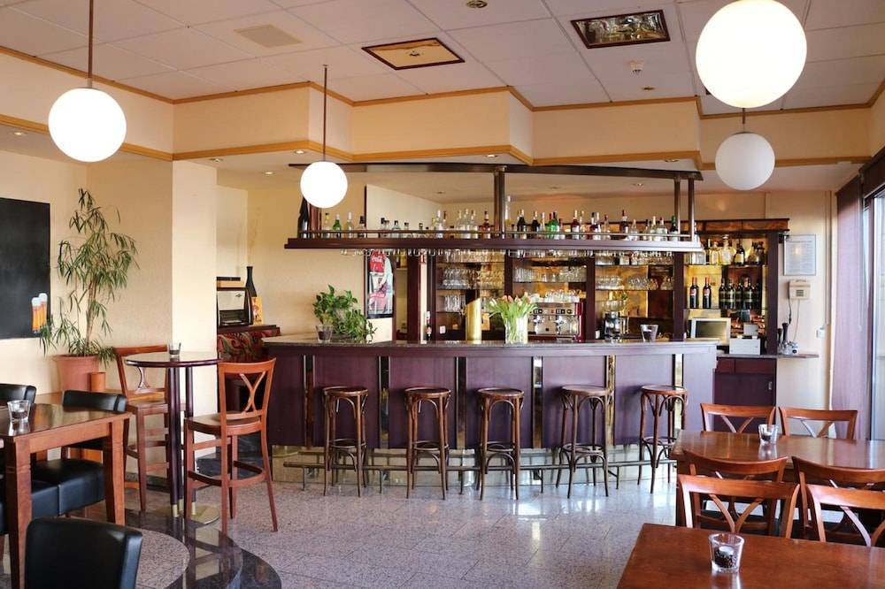 Hotel Zur Rebe 1