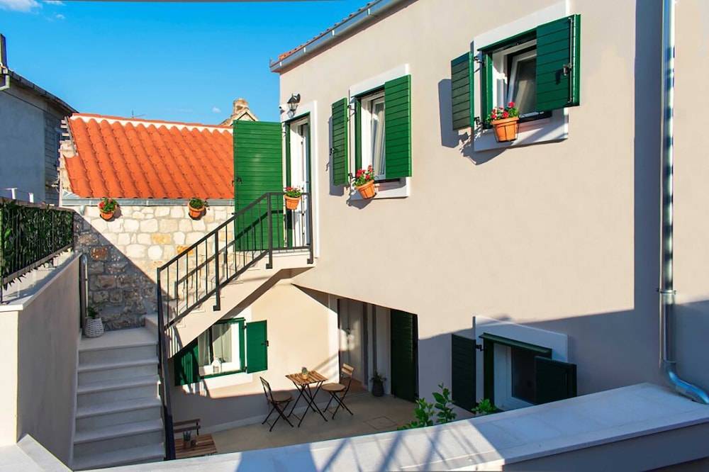 Zlatin Dvor - apartments for 3, terrace, Trogir center, beach at 5-min, BIKE friendly 1