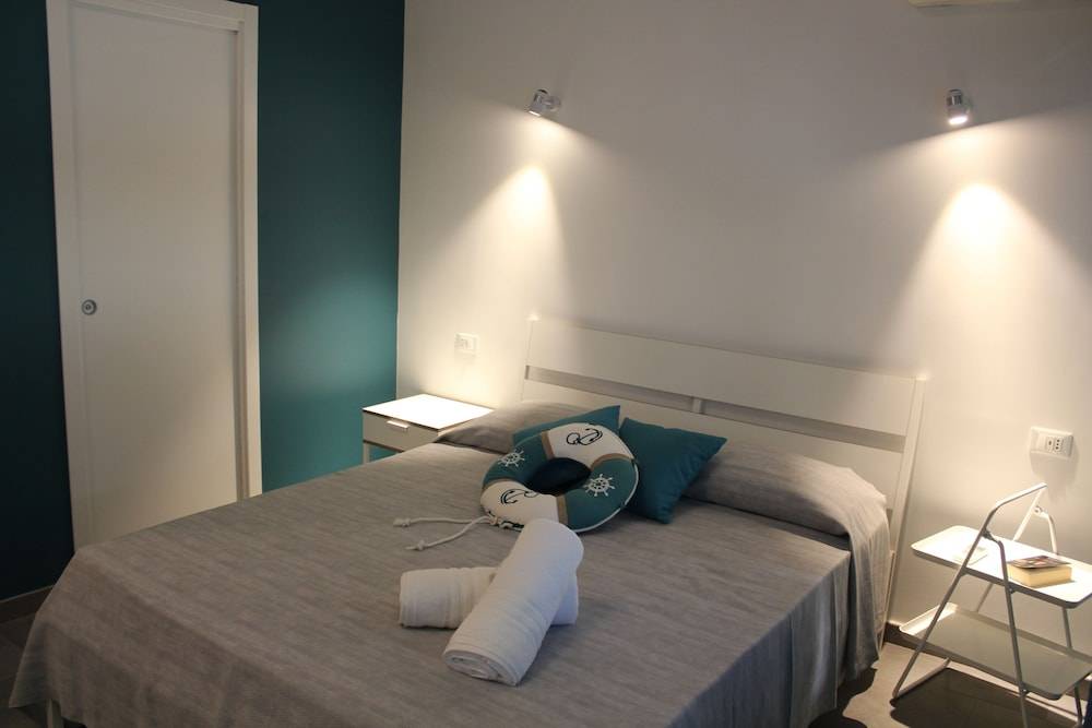 LA FINESTRA SUL PORTO 1