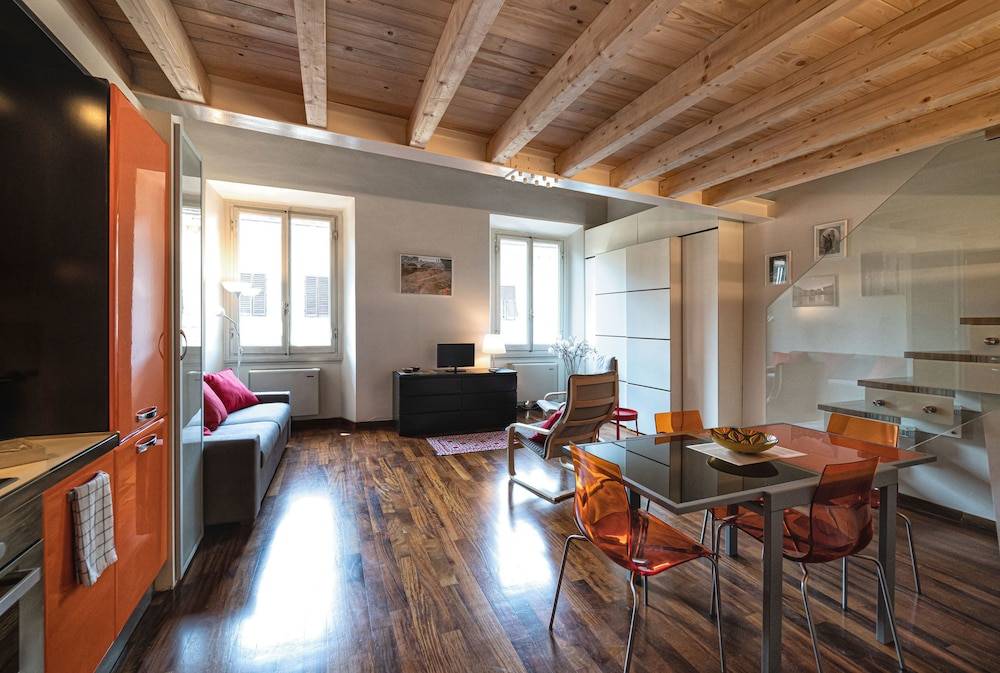 Cavour Suite Mezzanine by 360Rentals 1