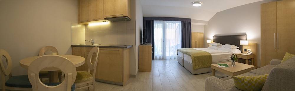 Aparthotel Flora 2