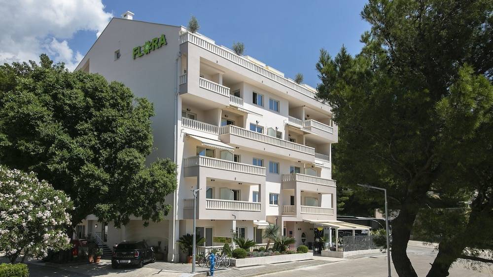 Aparthotel Flora 1