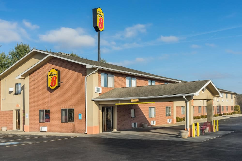 Super 8 by Wyndham Munfordville KY 1