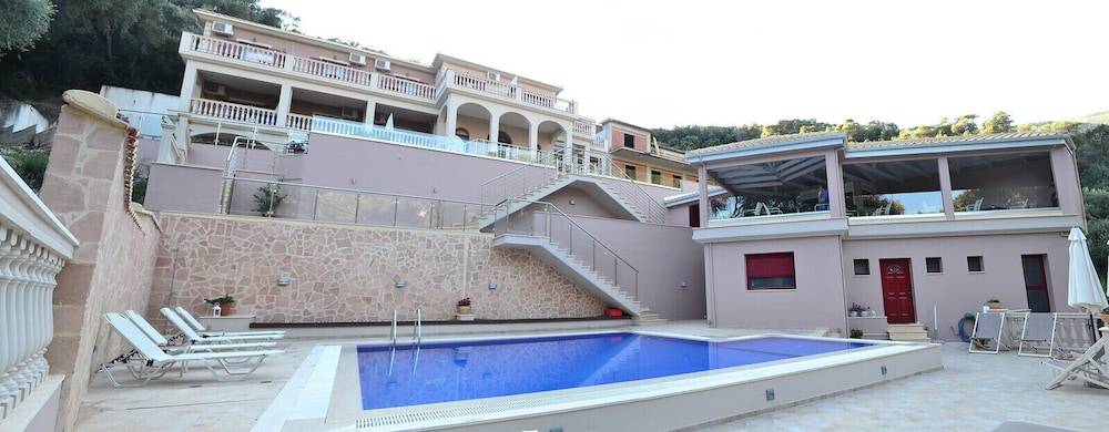 Michaelangelo Boutique Parga 1