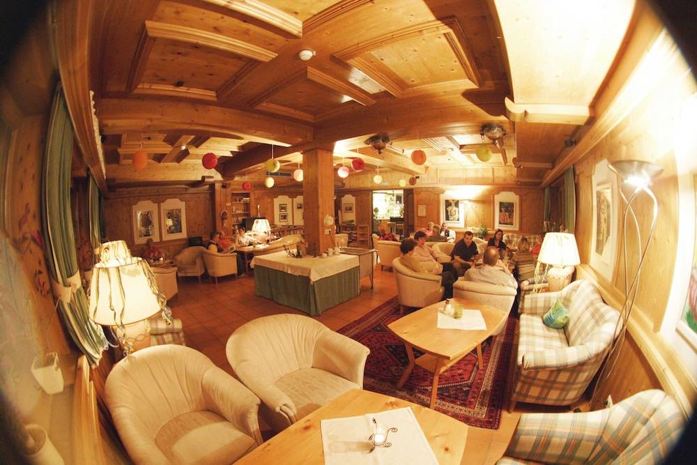 Natur- & Wanderhotel Tuxertal 2