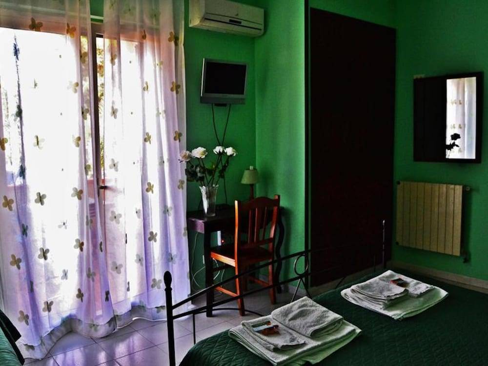 Yellow Room - B b S Elia 2