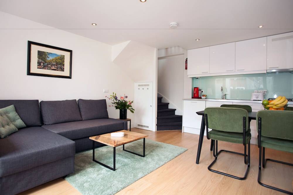 Stayci Serviced Apartments Central Station 1