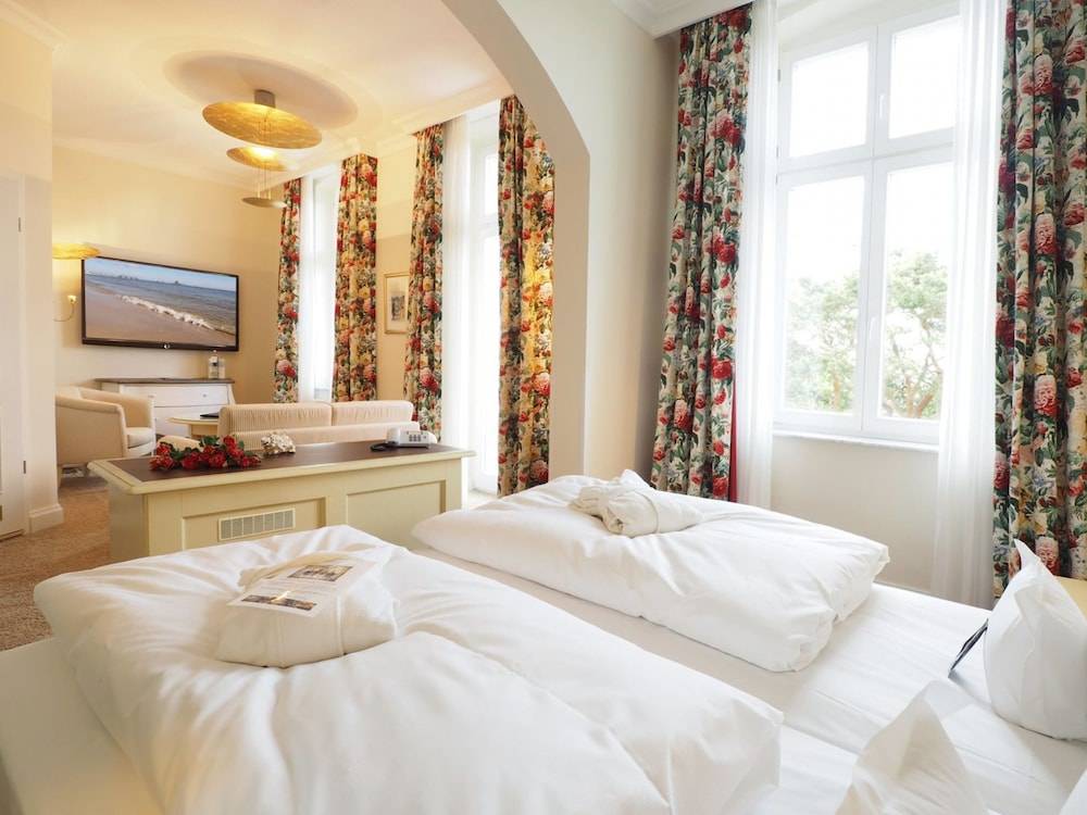 Strandhotel Heringsdorf mit Soleaußenpool 30 Grad 2