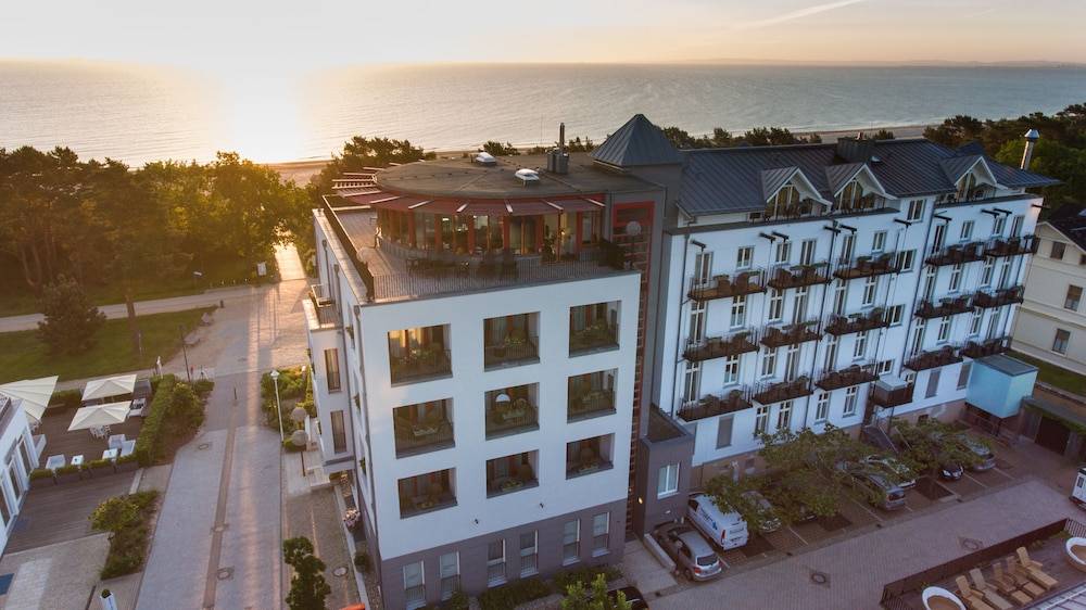 Strandhotel Heringsdorf mit Soleaußenpool 30 Grad 1