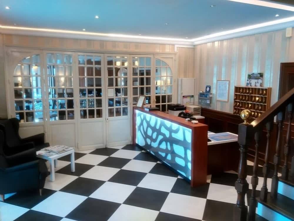 Logis Hôtel Du Château - Combourg, Proche Saint-Malo 2