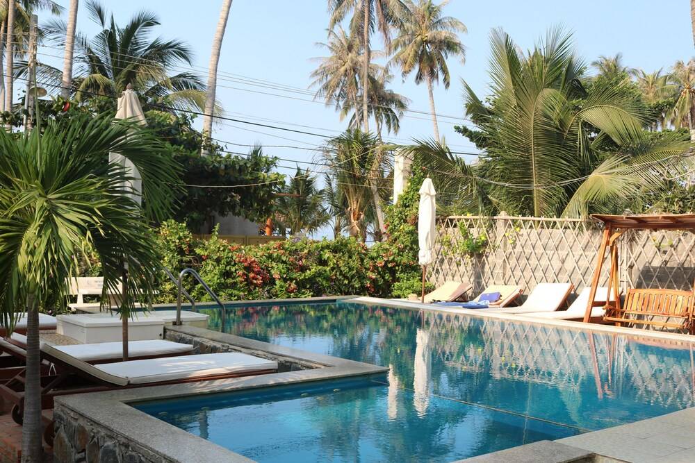 Sunrise Village Hotel 1