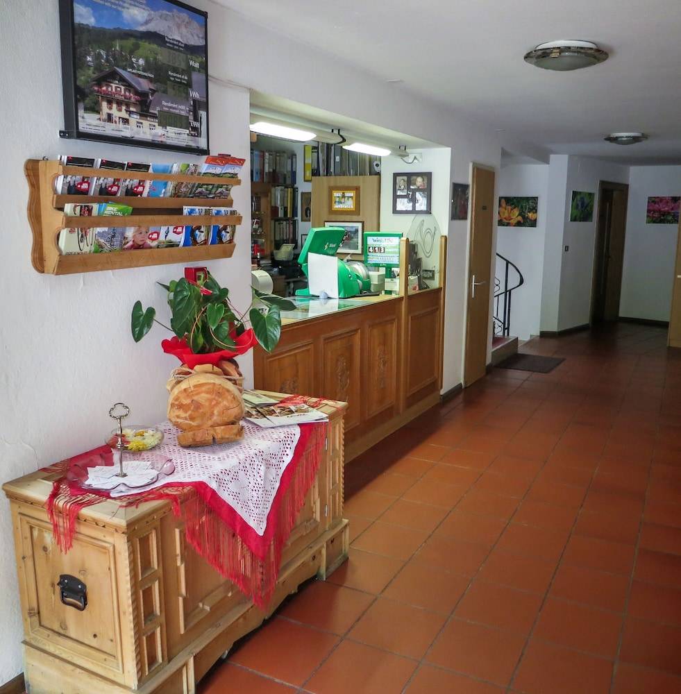 Hotel Ustaria Posta 2