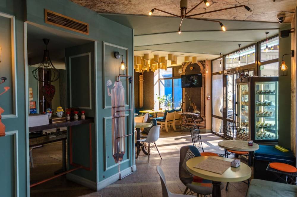 Volo Hotel 1