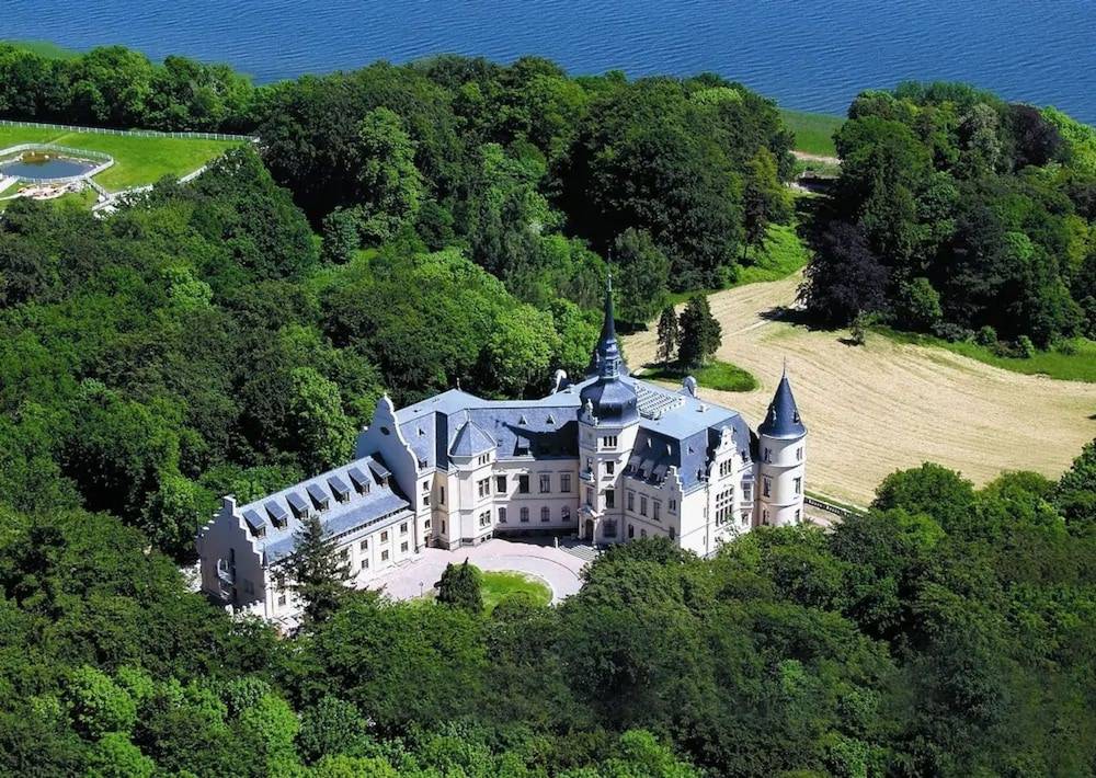 Schlosshotel Ralswiek 1