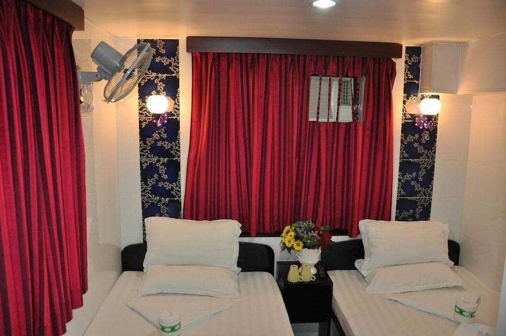 Premium Lounge 1