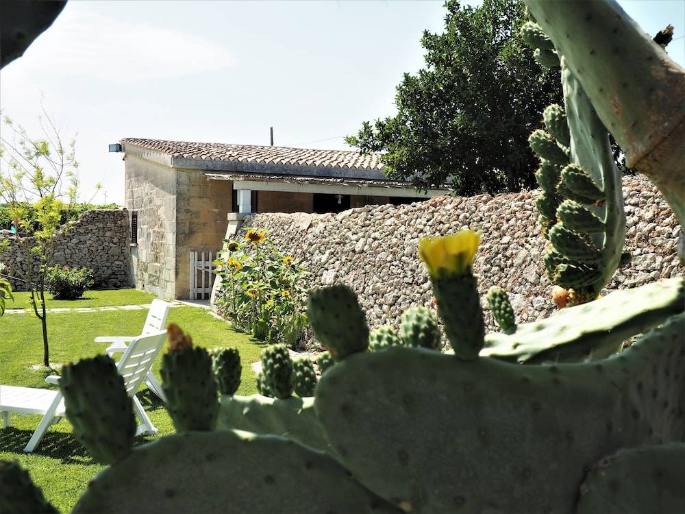 Agriturismo Alonì Costarella Masseria 2