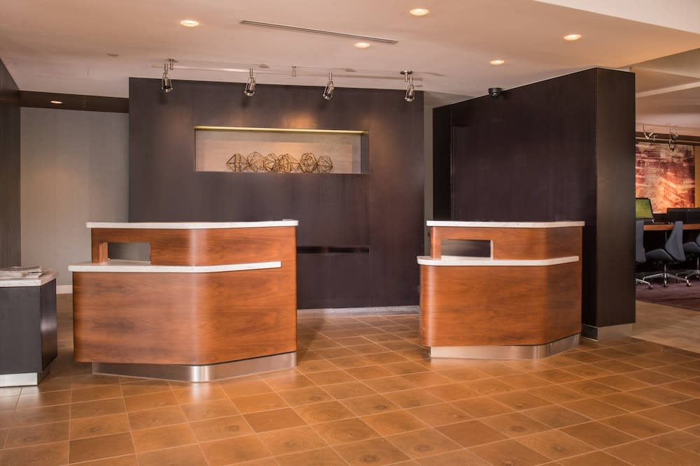 Courtyard by Marriott Fairfax Fair Oaks 2