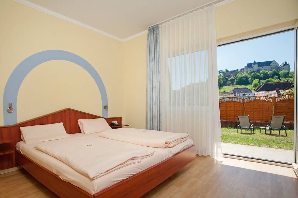 Land-gut-Hotel BurgBlick 2