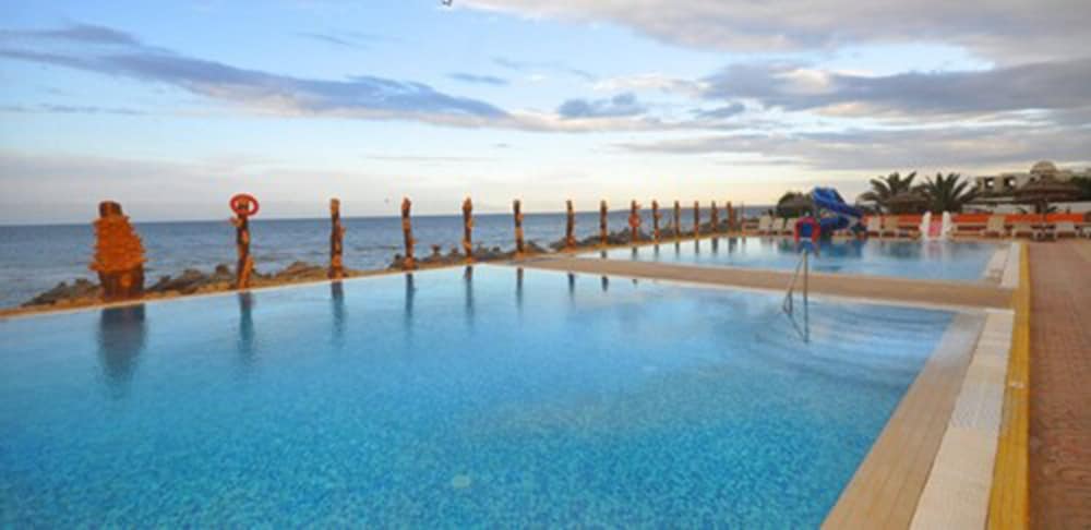 Palmyra Holiday Resort & Spa 1