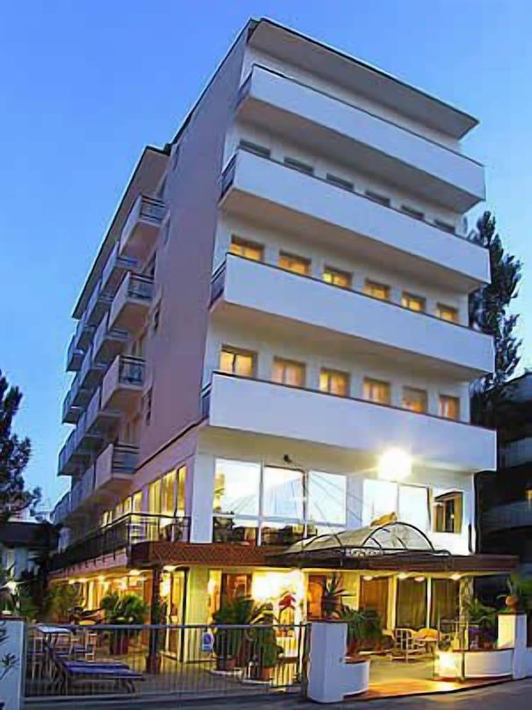 Hotel B&B Montecarlo 1