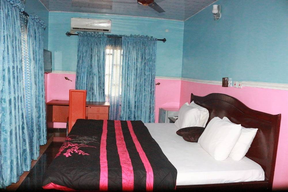 L & L Executive Hotels and Suites 1