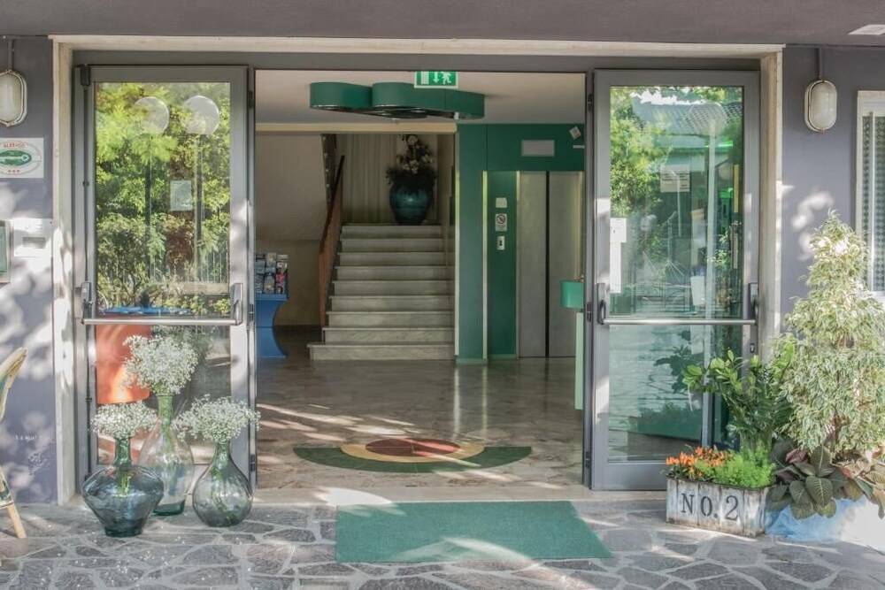 Hotel Mirage 2