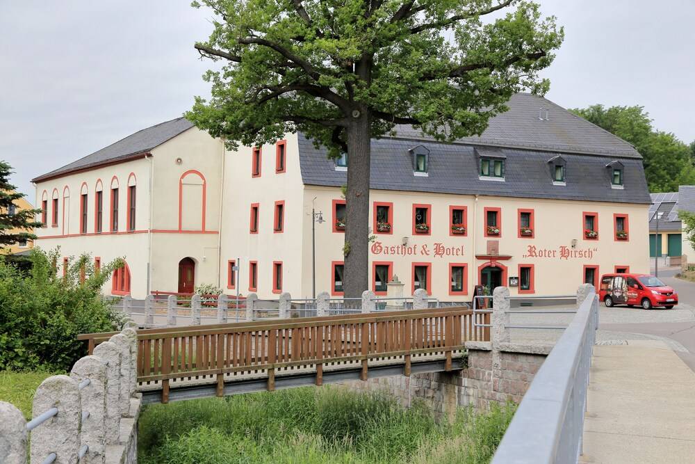 Gasthof und Hotel Roter Hirsch 1