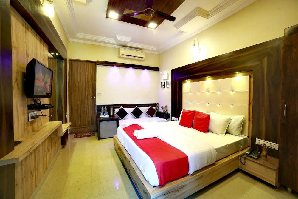 EMINENCE - PALM RESIDENCY (1.5 KM FROM NAKKI LAKE) 1