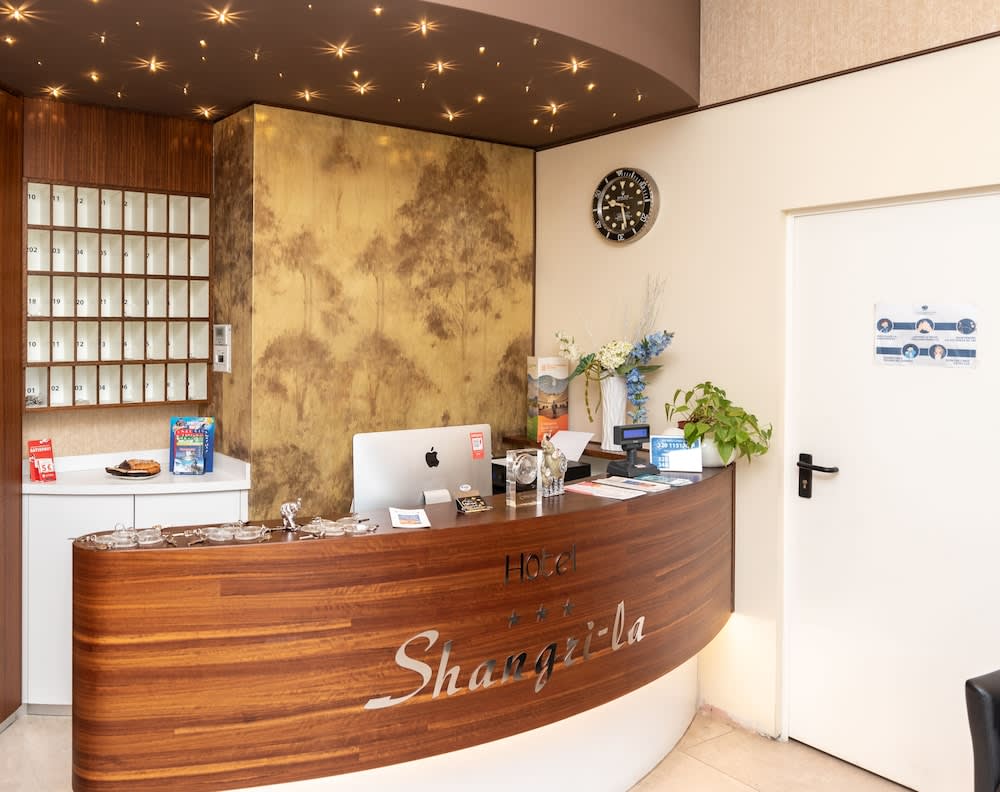 Hotel Shangri-La 2