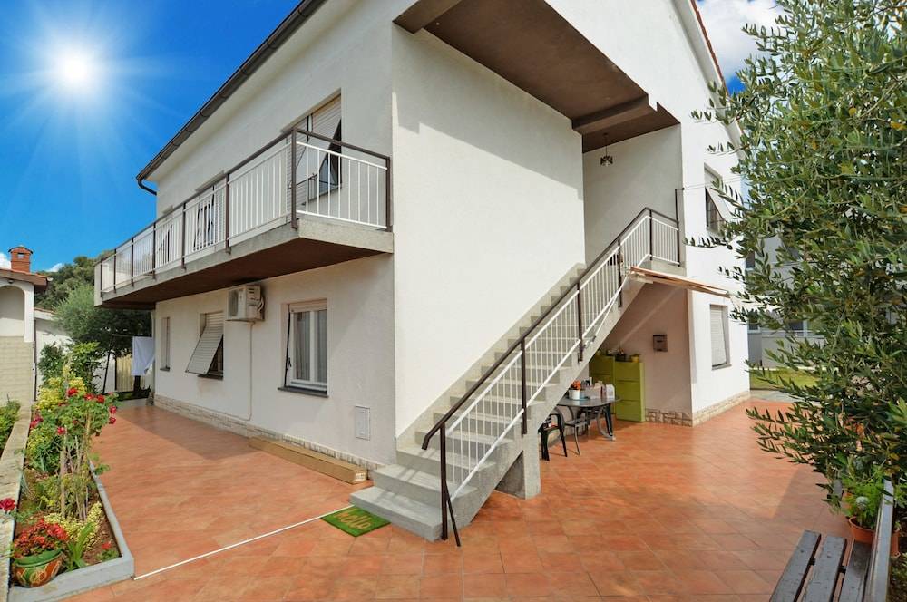 Apartment 1552 1