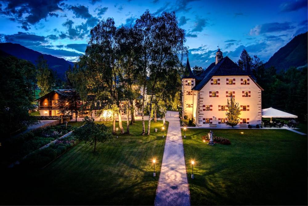 Schloss Prielau Hotel & Restaurants 1