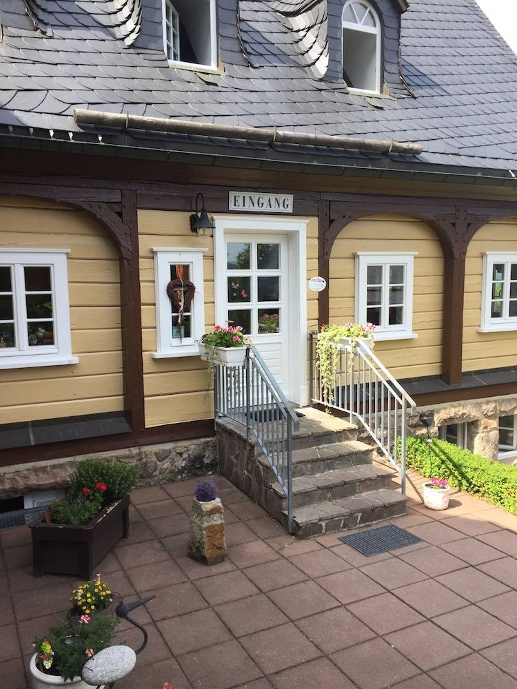 Ferienanlage Zum Silberstollen 2 Häuser am Berg Polderhof und Weißeritzhütte 2