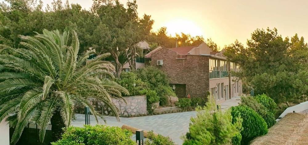 Ivy Sailing Resort Hotel 1