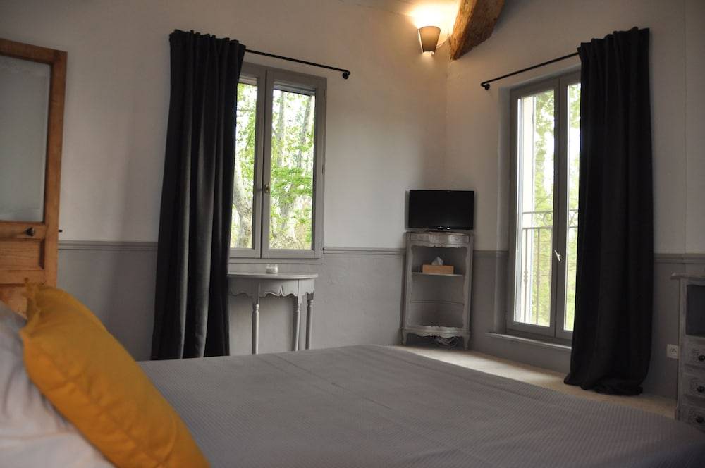 Le Mas des Cerisiers JACUZZI et SAUNA inclus pour tous les logements 2