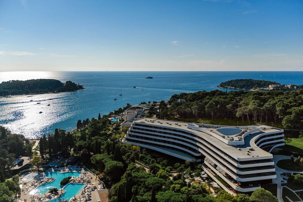 Lone Hotel by Maistra Collection 1