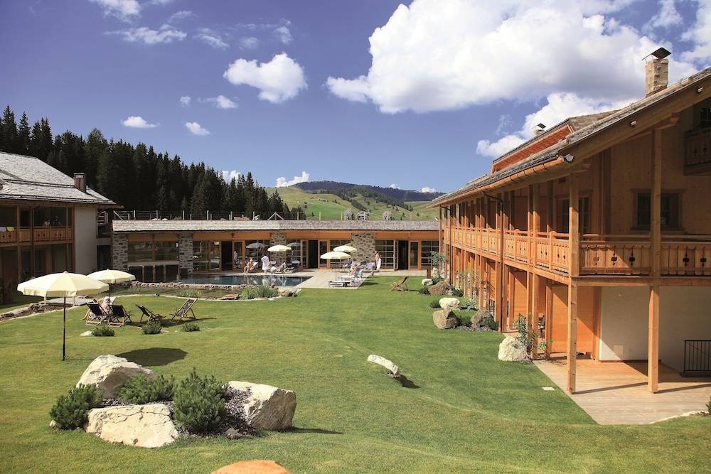 Dolomites Living Hotel Tirler 1