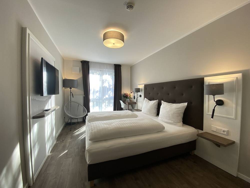 Signature East Hotel Falk 1