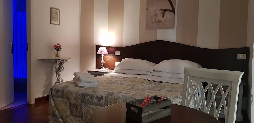 B&B Napoli Centrale Room&Jacuzzi 1