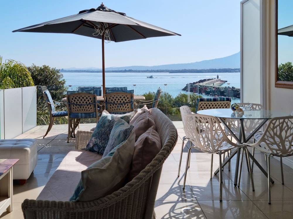 'The View' on Bikini Beach, Seafront, 2 bedroom, Sleeps 4 1