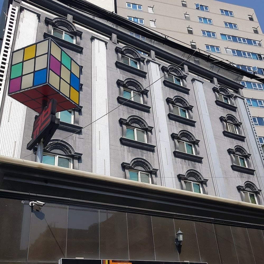 Cube Hotel 1
