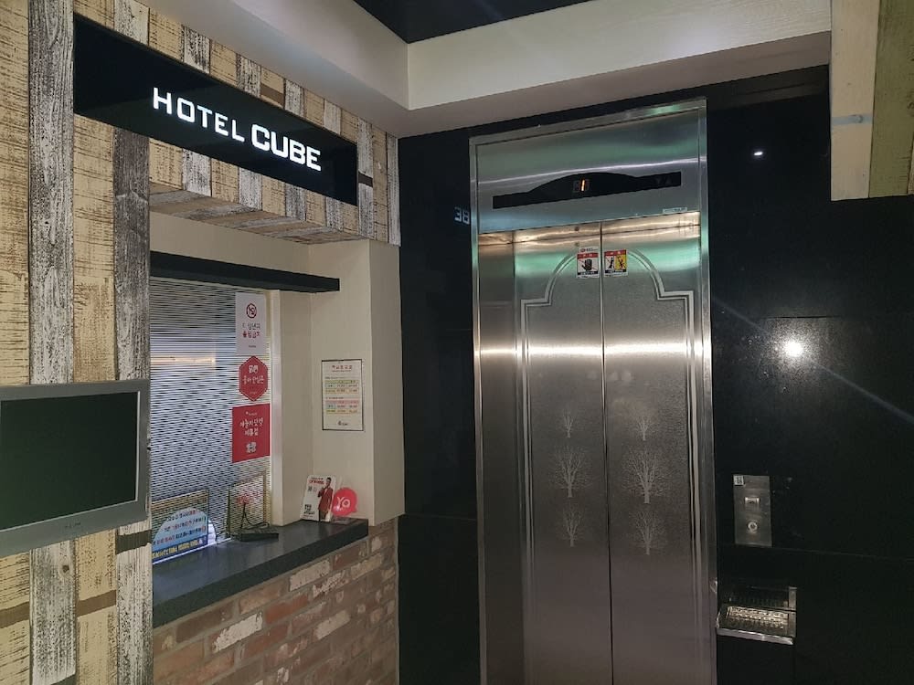 Cube Hotel 2