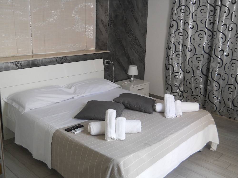 Summer Beach Rooms 1