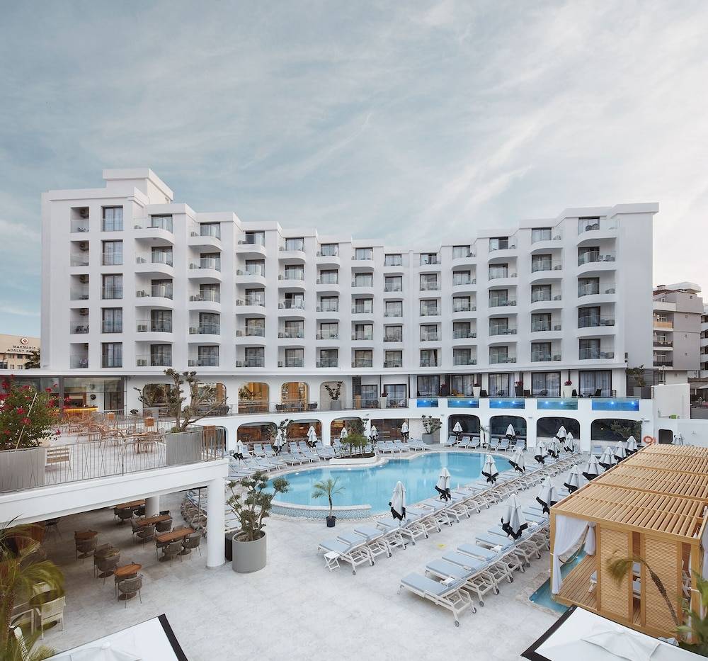 Lalila Blue Suites 1