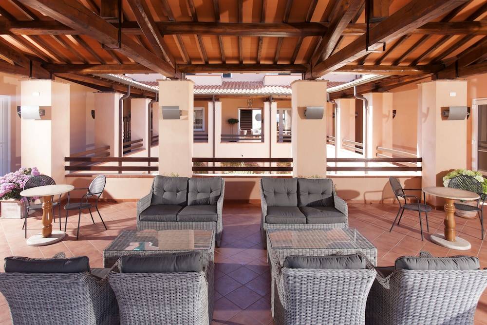 Hotel Villa Domizia 2