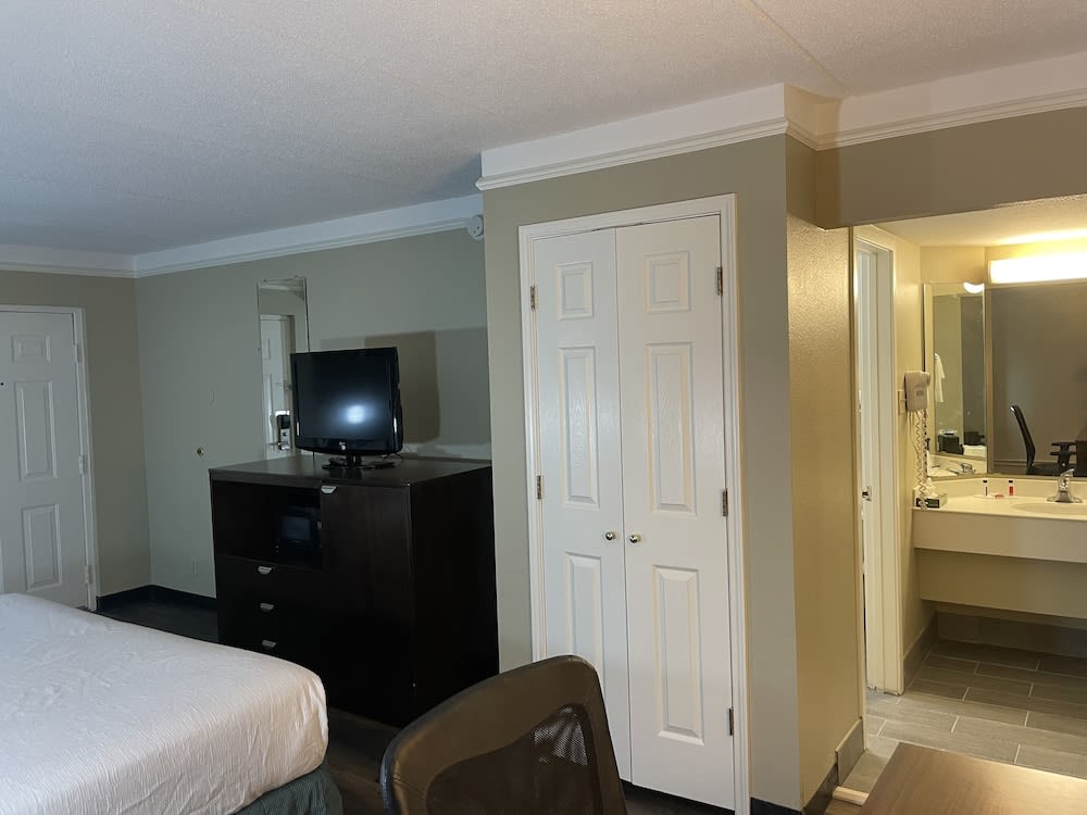 Quality Inn & Suites Tuscaloosa near University 2