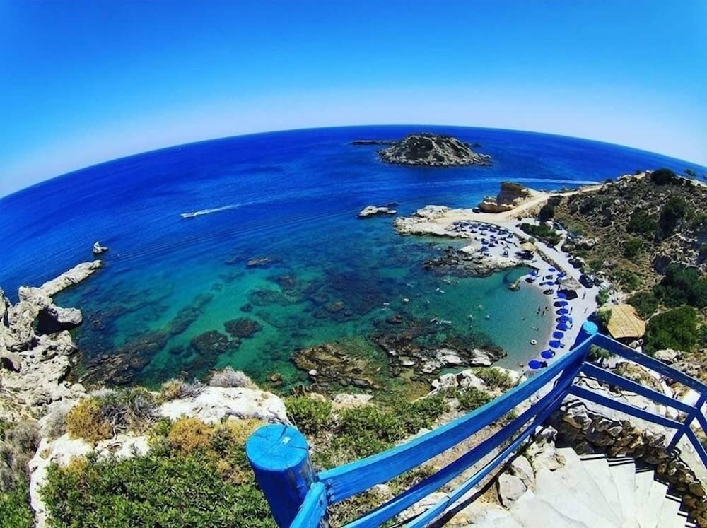 Grande Blue Suites with private bay 1