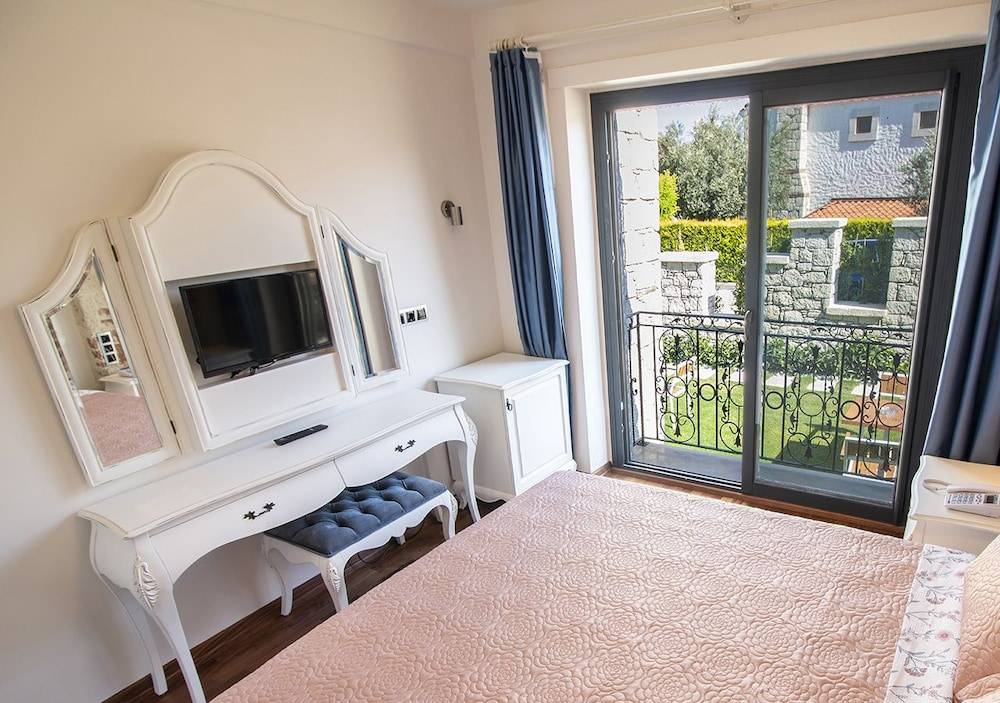 Amour Alacati Butik Otel 2