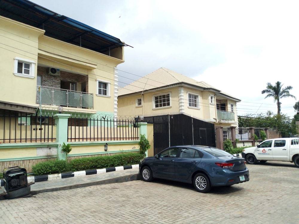 Link Majestic B2 Suites and Hotel 1